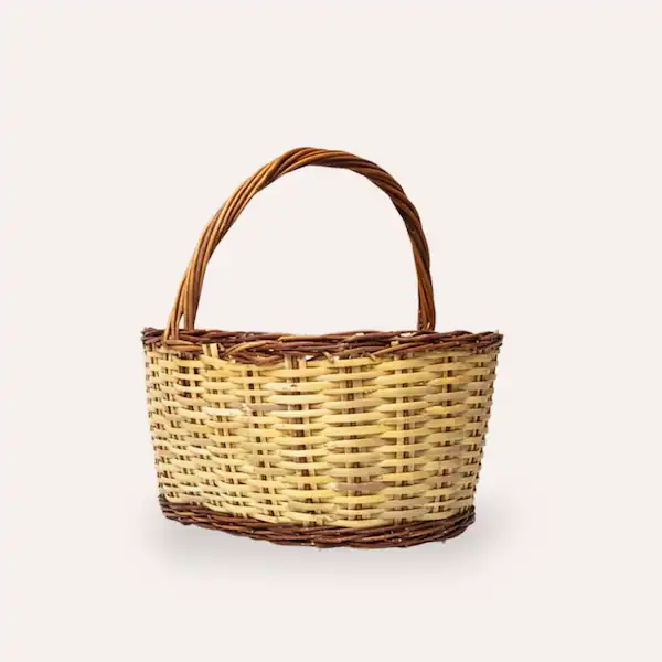 Cestas para setas ovaladas artesanales fabricadas en caña y guias de mimbre con asa cruzada para tener un facil agarre. Disponible en tres tamaños