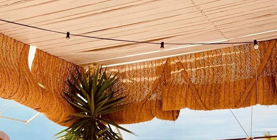 Toldos de esparto para crear sombra en terrazas